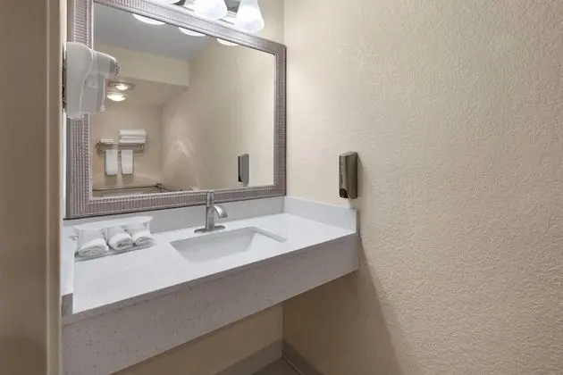 Engellilere uygun banyo