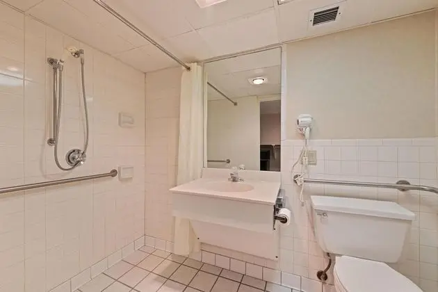 Engellilere uygun banyo