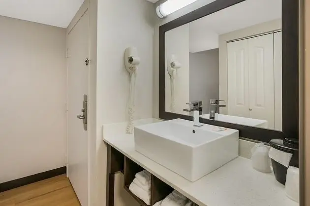 Superior Oda, 2 Büyük (Queen) Boy Yatak, Havuz Kenarı (Smoke Free)