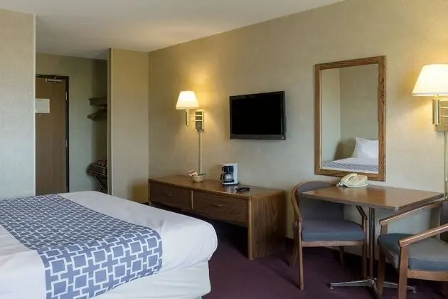 Oda, 1 Büyük (Queen) Boy Yatak, Engellilere Uygun, Sigara İçilmez