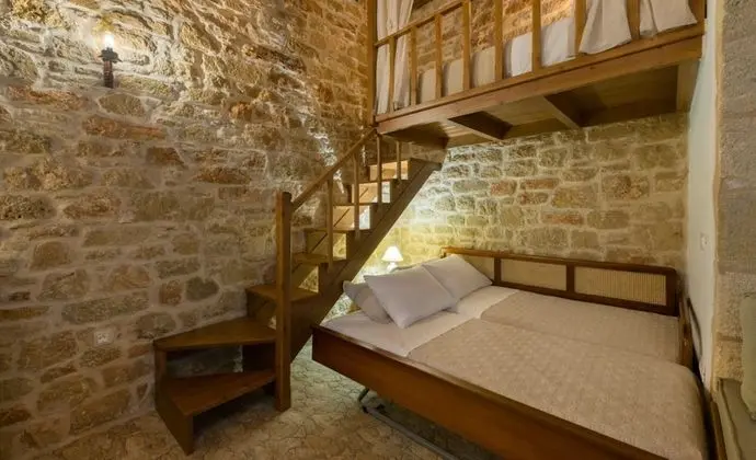 Ev