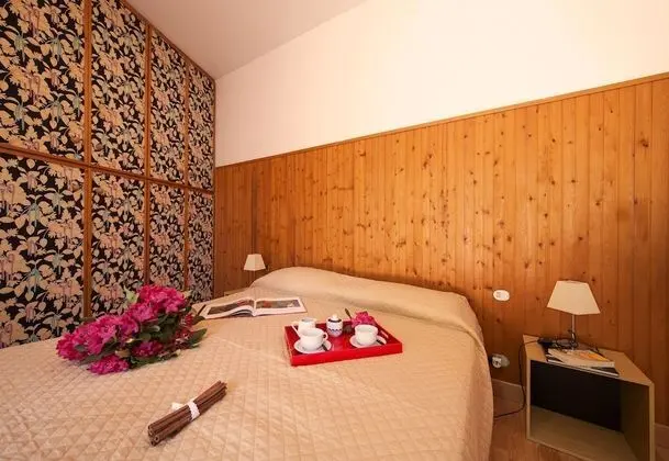 Family Apart Daire, Birden Çok Yatak, 2 Banyolu, Bahçeli (Rododendro Rosso)