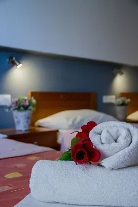 Üç Kişilik Oda