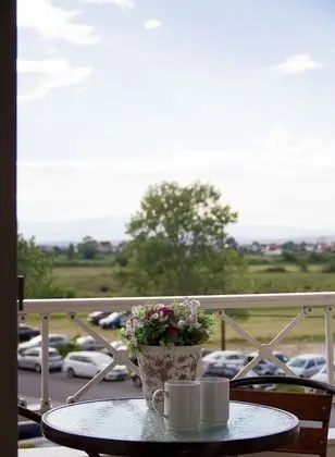 Üç Kişilik Oda