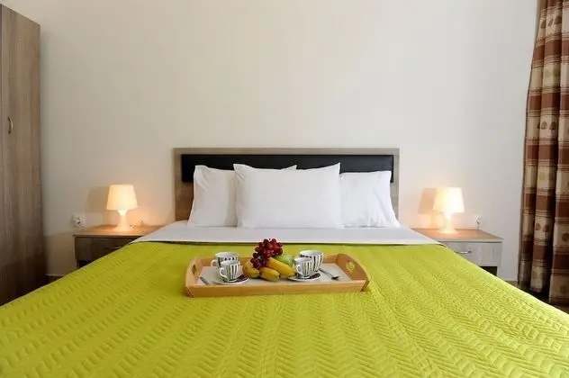 Üç Kişilik Oda, Deniz Manzaralı