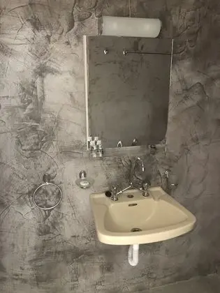 Üç Kişilik Oda, Deniz Manzaralı