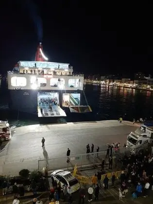 Üç Kişilik Oda, Deniz Manzaralı