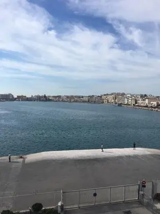 Üç Kişilik Oda, Deniz Manzaralı
