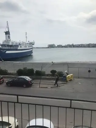 Üç Kişilik Oda, Deniz Manzaralı