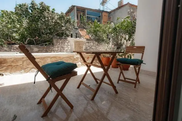 Bahçe Katı Standart - Ön Cephe, Bahçe Manzaralı, Balkonlu