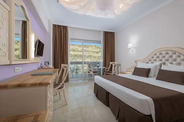 Deluxe Room, Land View