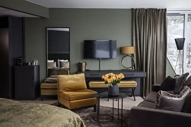 Junior Süit, Göl Manzaralı