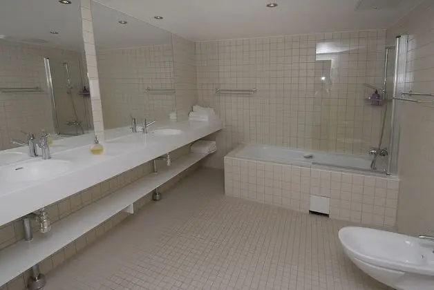 Senior Süit, Göl Manzaralı