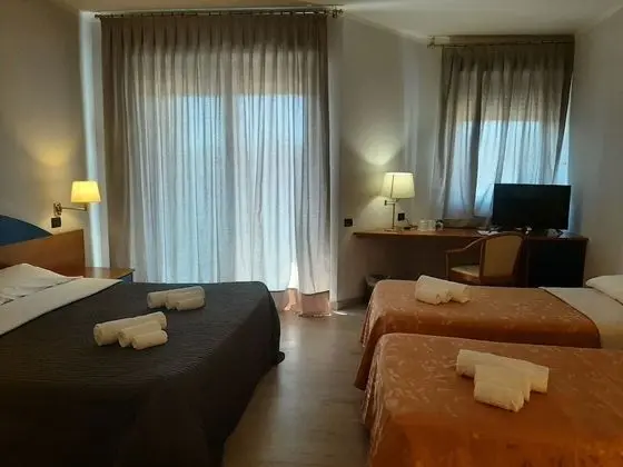 Üç Kişilik Oda