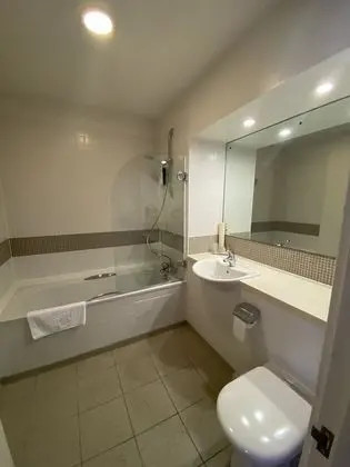 Business Tek Büyük Yataklı Oda