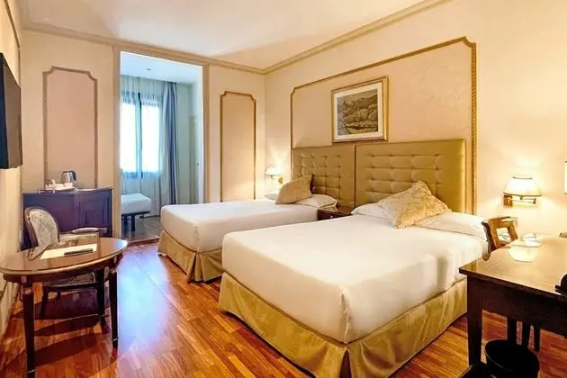 Classic Üç Kişilik Oda