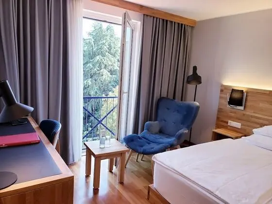Tek Büyük veya İki Ayrı Yataklı Oda, Bahçe Manzaralı