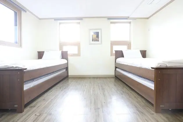 Dört Kişilik Oda, Ortak Banyo