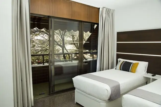 Tek Büyük Yataklı Oda, Balkon
