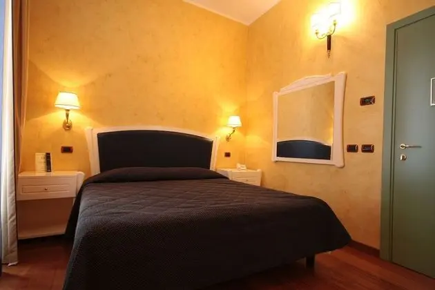 Büyük Yataklı Tek Kişilik Oda