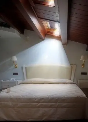 Büyük Yataklı Tek Kişilik Oda