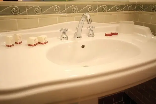 Büyük Yataklı Tek Kişilik Oda