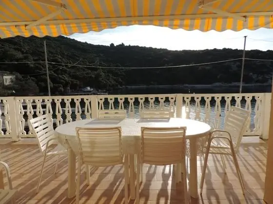Apart Daire (Roki - 10 m from beach - A1(6+2) Veli)