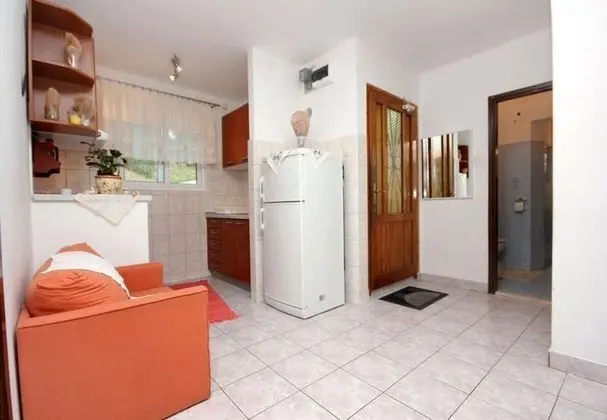 Apart Daire (Roki - 10 m from beach - A1(6+2) Veli)