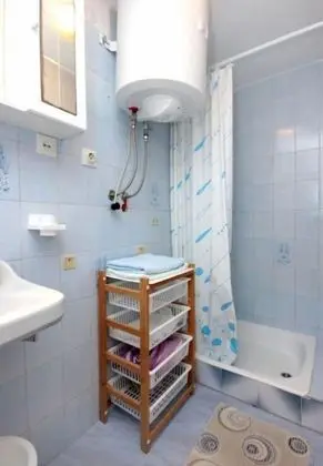 Apart Daire (Roki - 10 m from beach - A1(6+2) Veli)