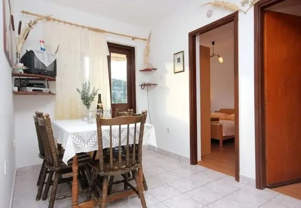 Apart Daire (Roki - 10 m from beach - A1(6+2) Veli)