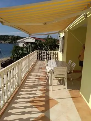 Apart Daire (Roki - 10 m from beach - A1(6+2) Veli)