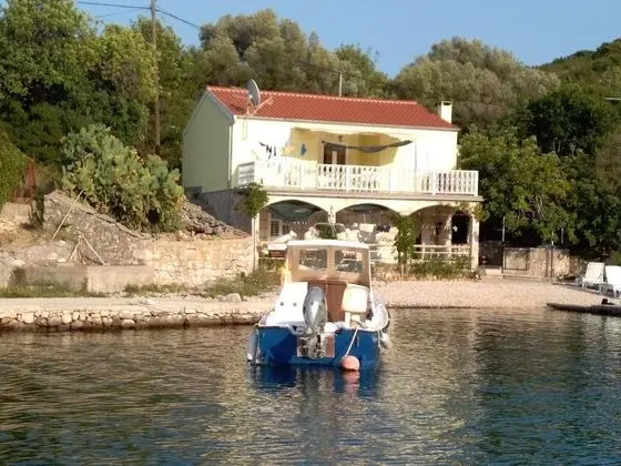 Apart Daire (Roki - 10 m from beach - A1(6+2) Veli)