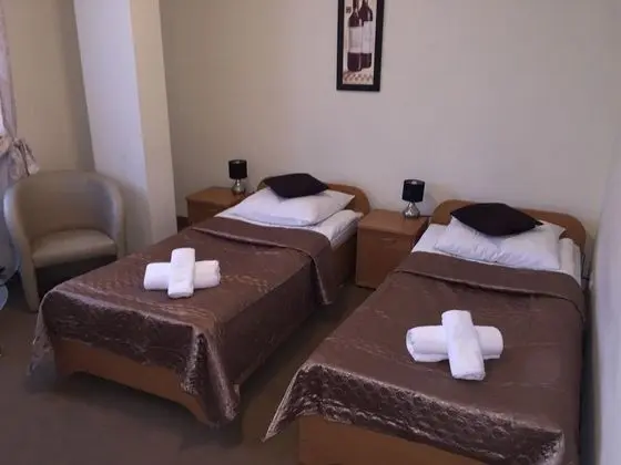 Basic Tek Büyük Yataklı Oda