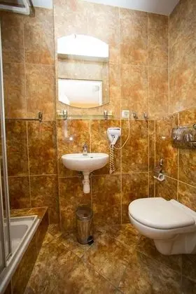 Basic Tek Büyük Yataklı Oda