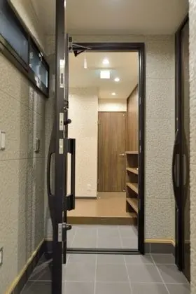 Apart Daire, Zemin Kat (Rokuhara)