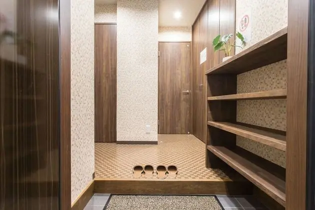 Apart Daire, Zemin Kat (Rokuhara)