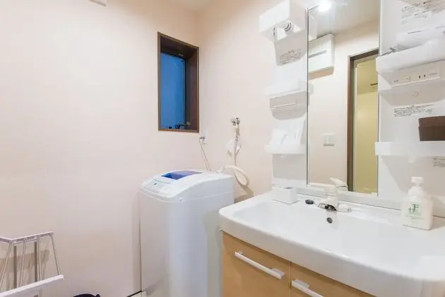 Apart Daire, Zemin Kat (Rokuhara)