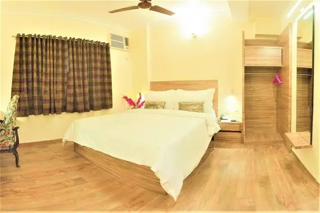 Emerald Suites (Separate Unit)
