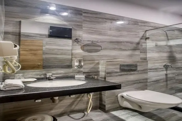 Emerald Suites (Separate Unit)