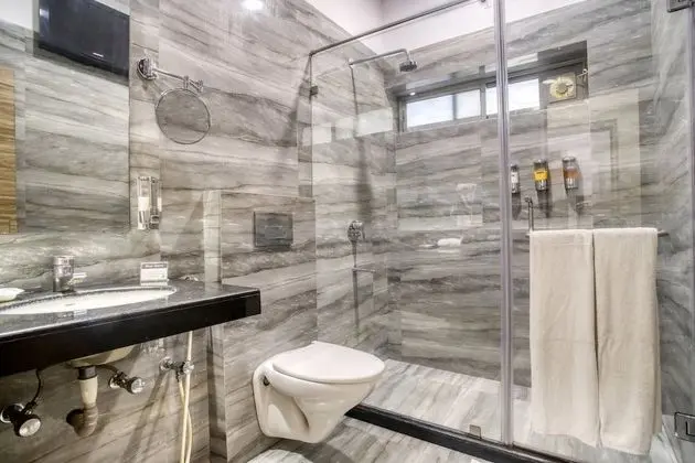 Emerald Suites (Separate Unit)