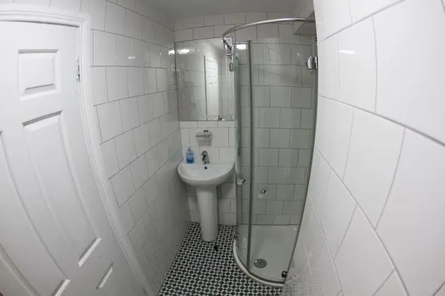Üç Kişilik Oda, Deniz Manzaralı