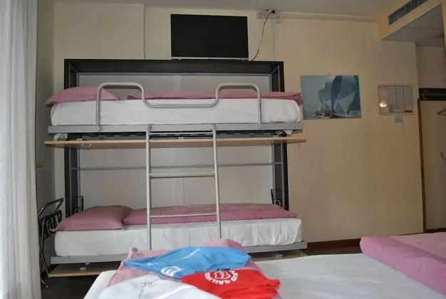 Standard Dört Kişilik Oda, Balkon