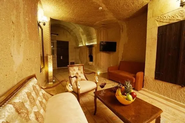 Deluxe Cave Suite