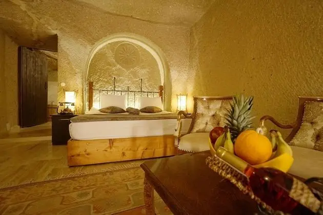 Deluxe Cave Suite