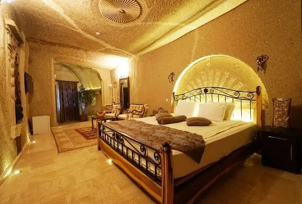 Deluxe Cave Suite