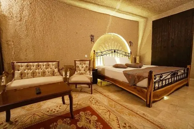 Deluxe Cave Suite