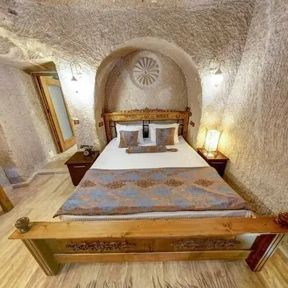Deluxe Cave Suite