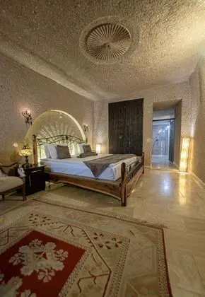 Deluxe Cave Suite