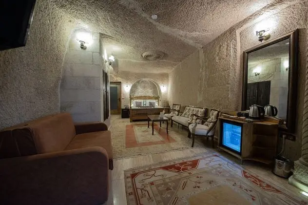 Deluxe Cave Suite