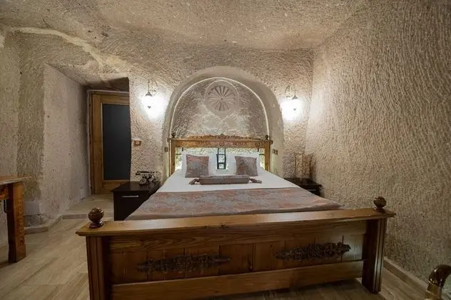 Deluxe Cave Suite